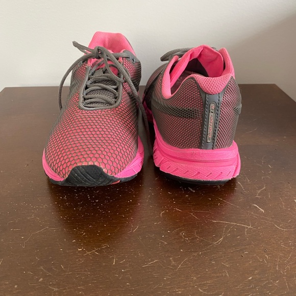 ASICS runner gently used - Picture 3 of 7